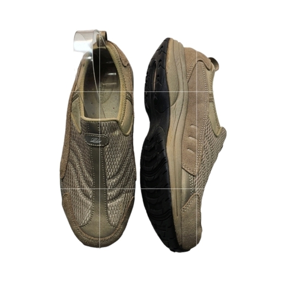 EASY Spirit Eswalktrip Slip-On Comfortable tan  sz 8 - Picture 1 of 8